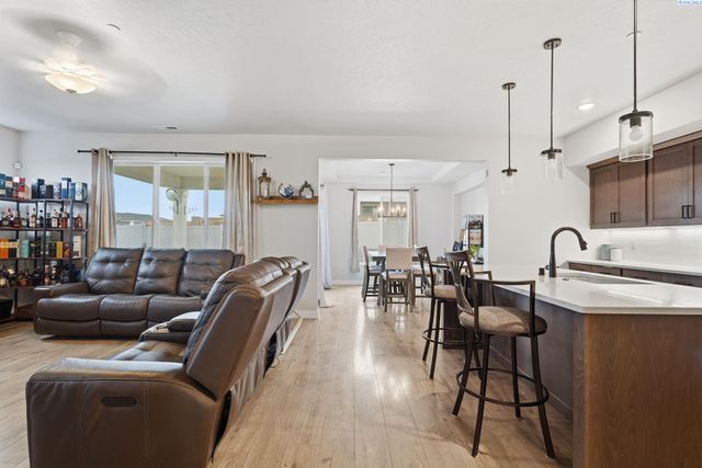 2572 Clark Ridge Dr, Richland, WA 99352