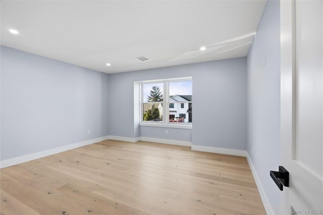 12 Friends Lane, Westbury, NY 11590