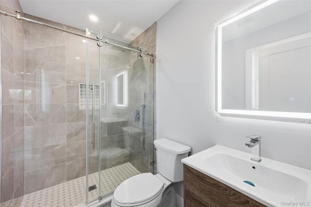 12 Friends Lane, Westbury, NY 11590