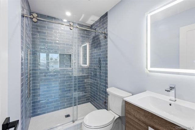 12 Friends Lane, Westbury, NY 11590