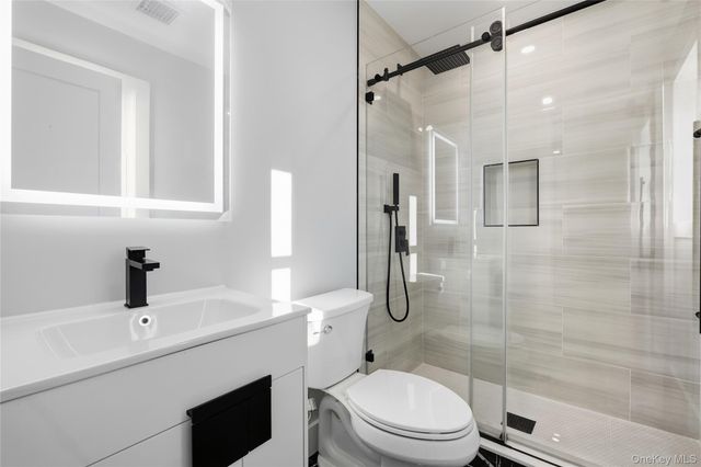 12 Friends Lane, Westbury, NY 11590