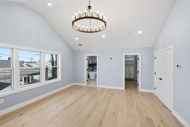 12 Friends Lane, Westbury, NY 11590