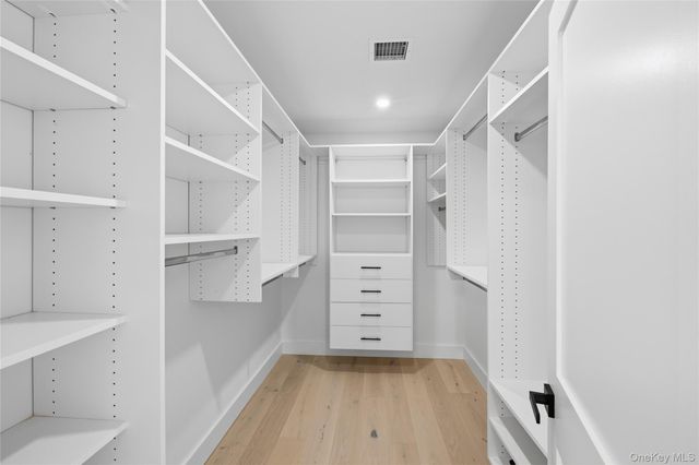 12 Friends Lane, Westbury, NY 11590