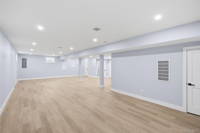 12 Friends Lane, Westbury, NY 11590