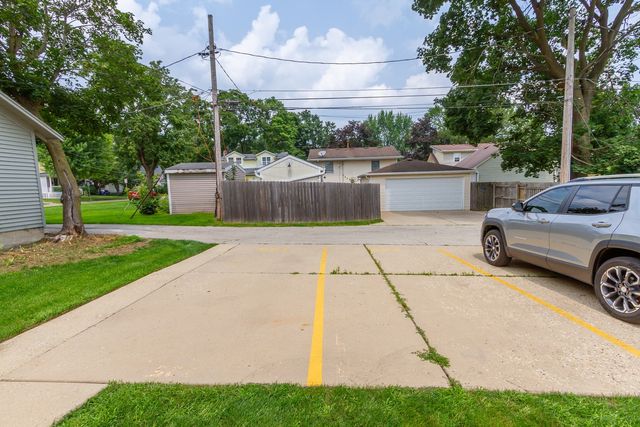 725 Stevens Street, Geneva, IL 60134