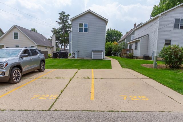 725 Stevens Street, Geneva, IL 60134