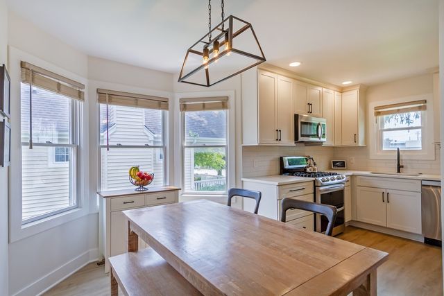 725 Stevens Street, Geneva, IL 60134