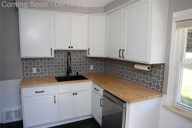 17396 Brody Avenue, Allen Park, MI 48101