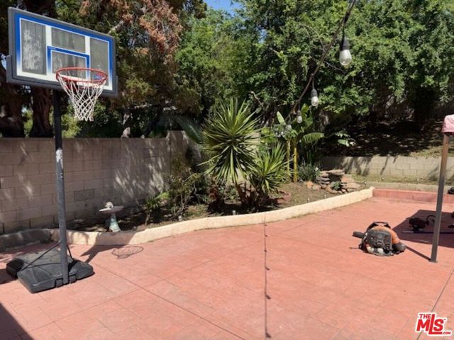 11648 Prager Avenue, Sylmar, CA 91342