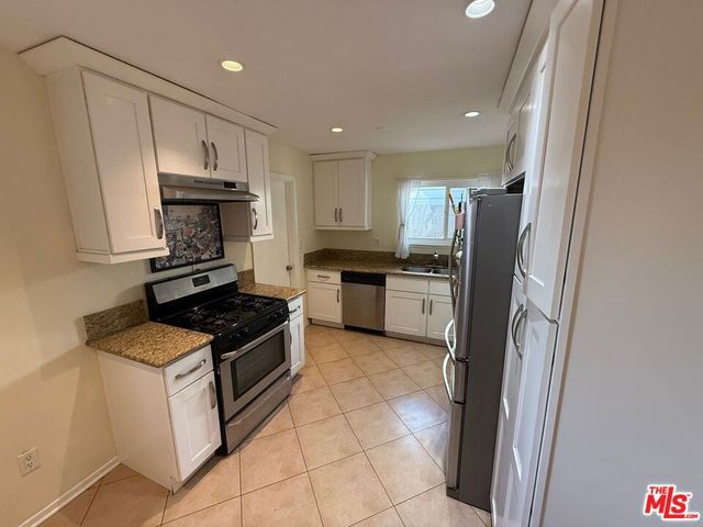 11648 Prager Avenue, Sylmar, CA 91342