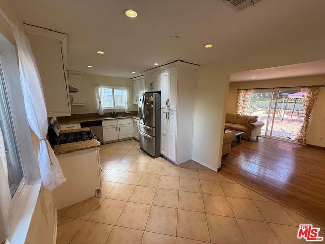 11648 Prager Avenue, Sylmar, CA 91342