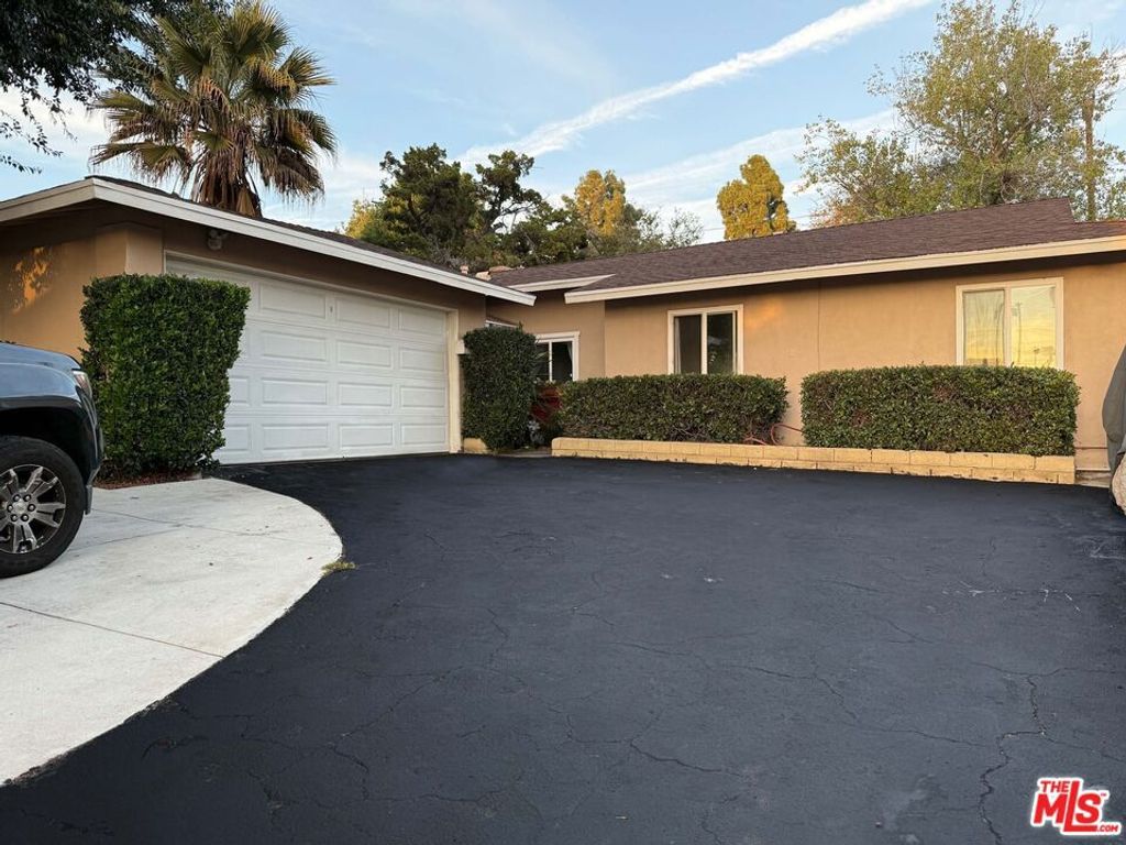 11648 Prager Avenue, Sylmar, CA 91342