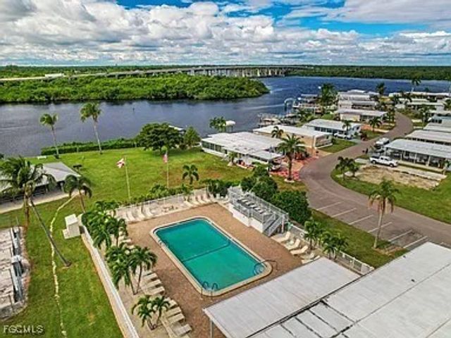 306 Shoreland DR, Fort Myers, FL 33905