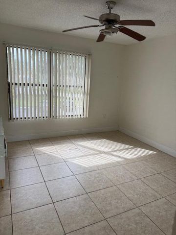 1562 Lake Crystal Drive E, West Palm Beach, FL 33411