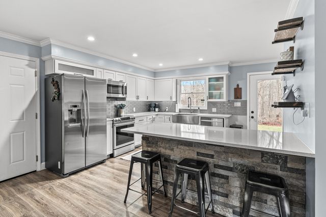 7654 N Sprinkle Road, Richland Twp, MI 49004