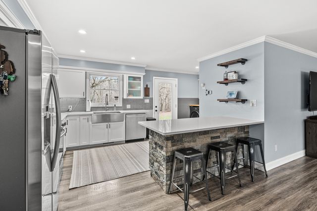 7654 N Sprinkle Road, Richland Twp, MI 49004