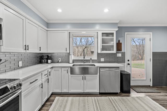 7654 N Sprinkle Road, Richland Twp, MI 49004