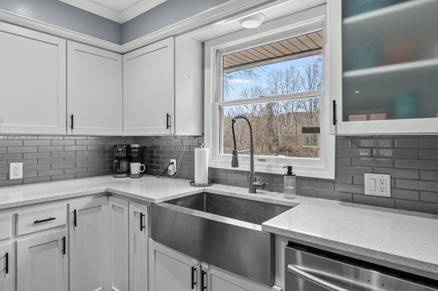 7654 N Sprinkle Road, Richland Twp, MI 49004