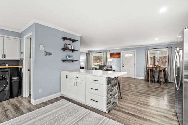 7654 N Sprinkle Road, Richland Twp, MI 49004