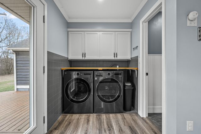 7654 N Sprinkle Road, Richland Twp, MI 49004