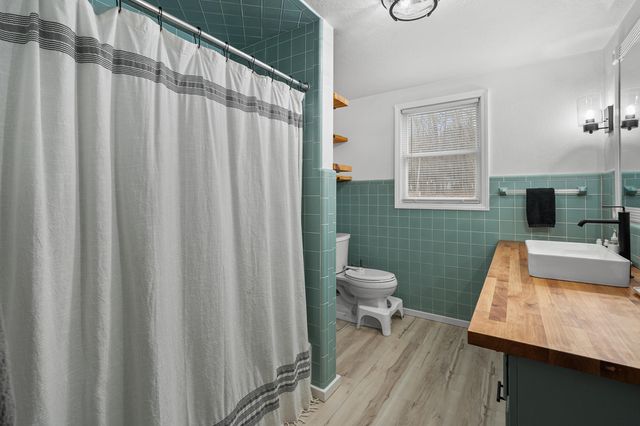 7654 N Sprinkle Road, Richland Twp, MI 49004