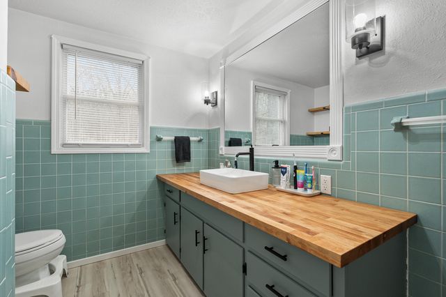 7654 N Sprinkle Road, Richland Twp, MI 49004