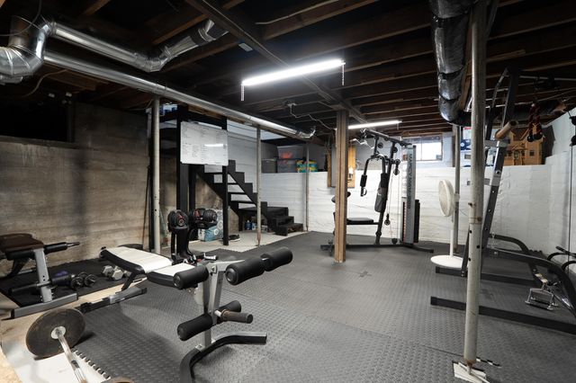 7654 N Sprinkle Road, Richland Twp, MI 49004