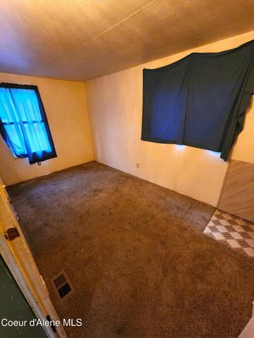 3520 Pinecreek Rd., Pinehurst, ID 83850