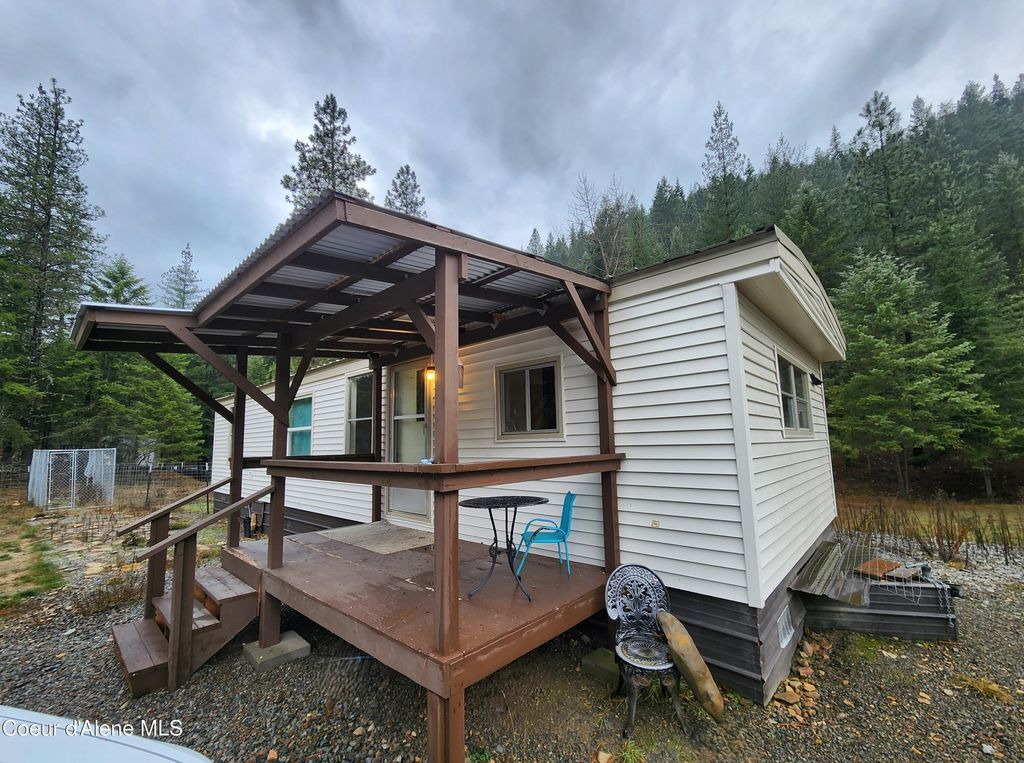 3520 Pinecreek Rd., Pinehurst, ID 83850