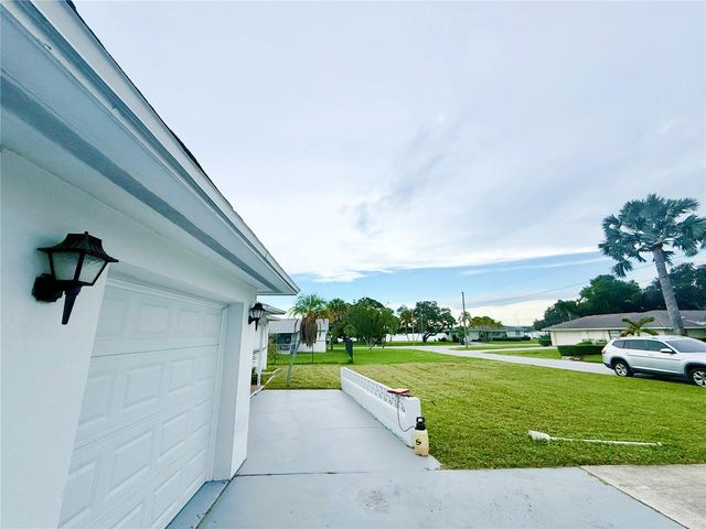 10613 LAKE VISTA DRIVE, Seminole, FL 33772