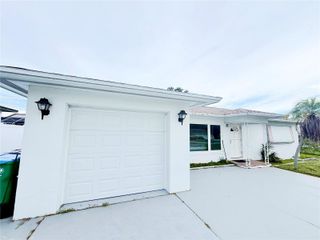 10613 LAKE VISTA DRIVE, Seminole, FL 33772
