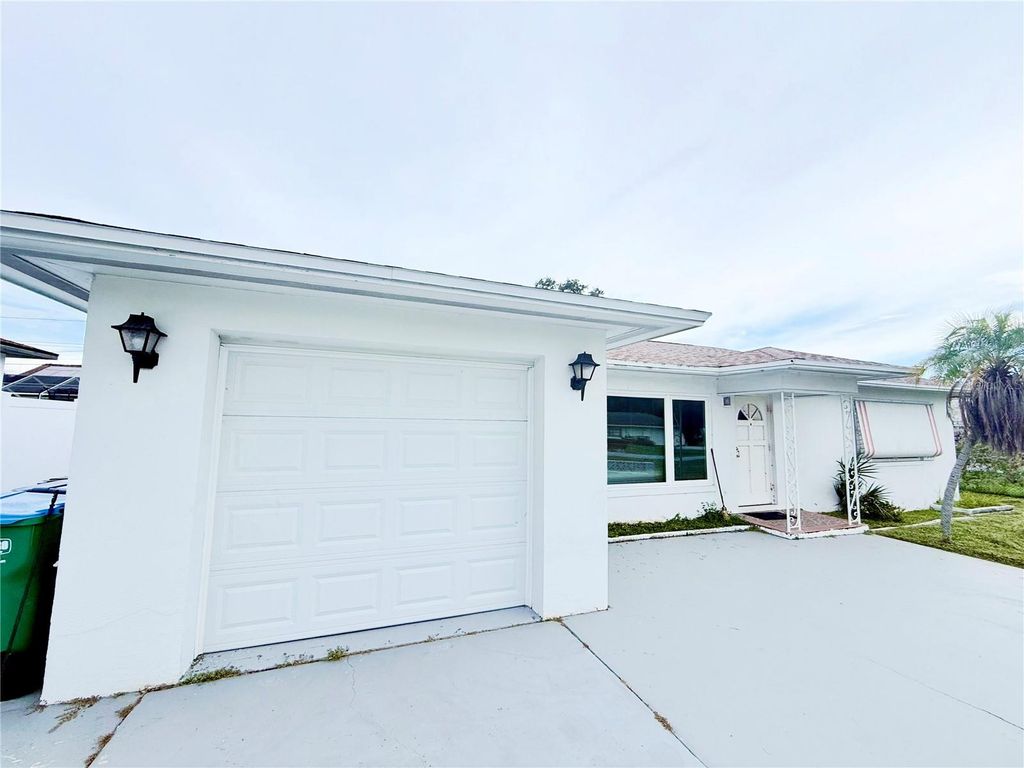 10613 LAKE VISTA DRIVE, Seminole, FL 33772