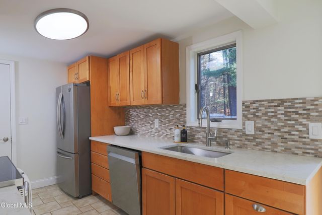 198 Thimbleberry Road, Malta, NY 12020