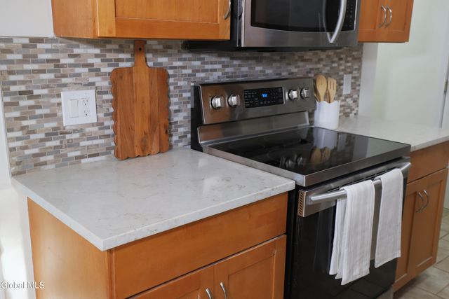 198 Thimbleberry Road, Malta, NY 12020