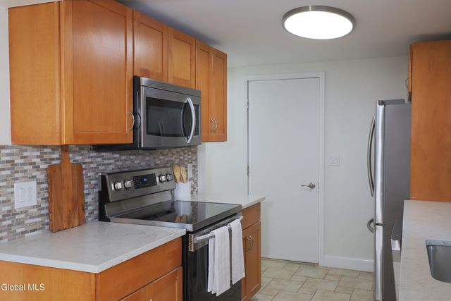 198 Thimbleberry Road, Malta, NY 12020