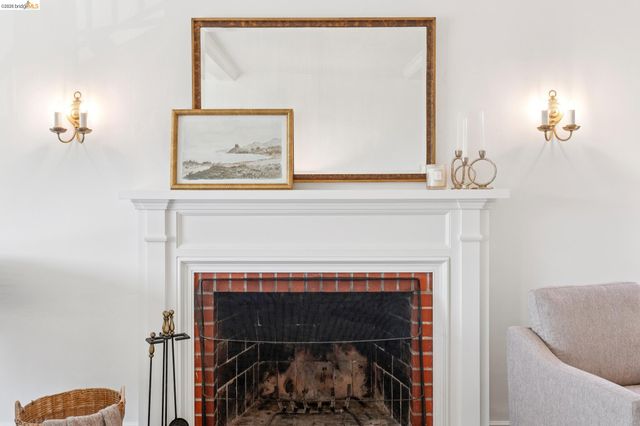 350 Florence Ave, Oakland, CA 94618