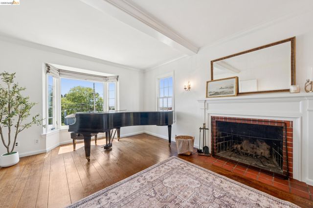 350 Florence Ave, Oakland, CA 94618