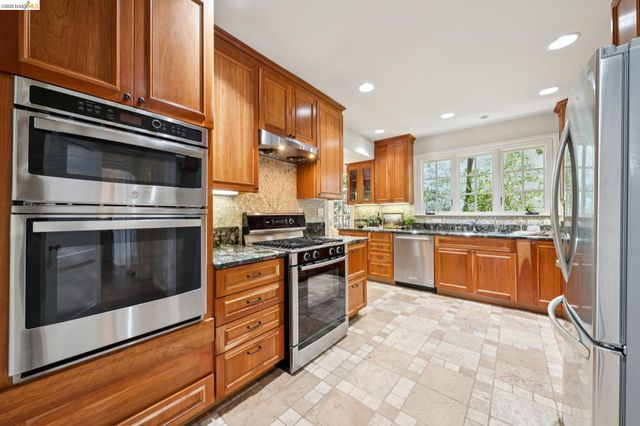 350 Florence Ave, Oakland, CA 94618