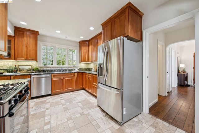 350 Florence Ave, Oakland, CA 94618
