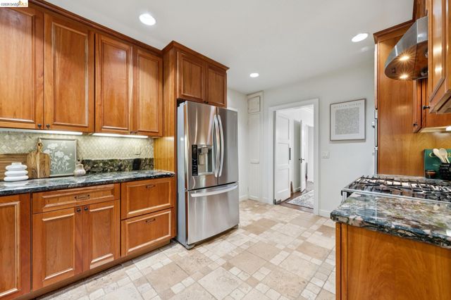350 Florence Ave, Oakland, CA 94618