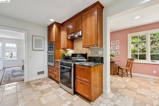 350 Florence Ave, Oakland, CA 94618
