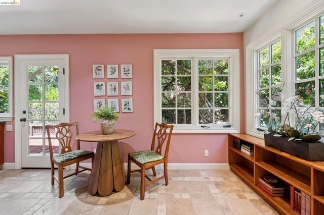 350 Florence Ave, Oakland, CA 94618