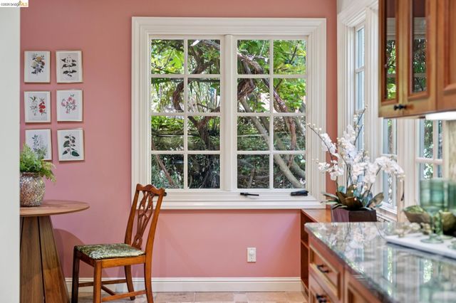 350 Florence Ave, Oakland, CA 94618