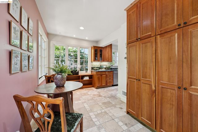 350 Florence Ave, Oakland, CA 94618