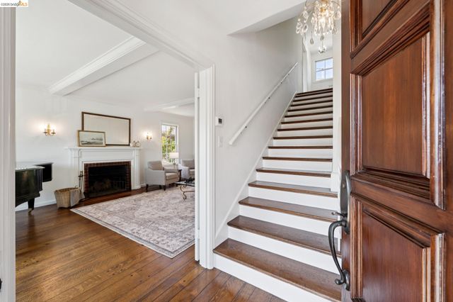 350 Florence Ave, Oakland, CA 94618