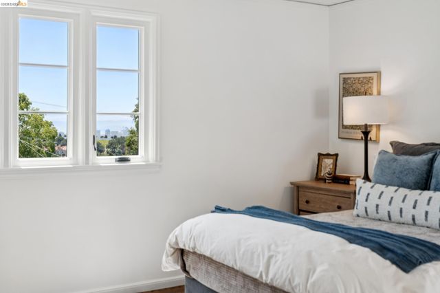350 Florence Ave, Oakland, CA 94618