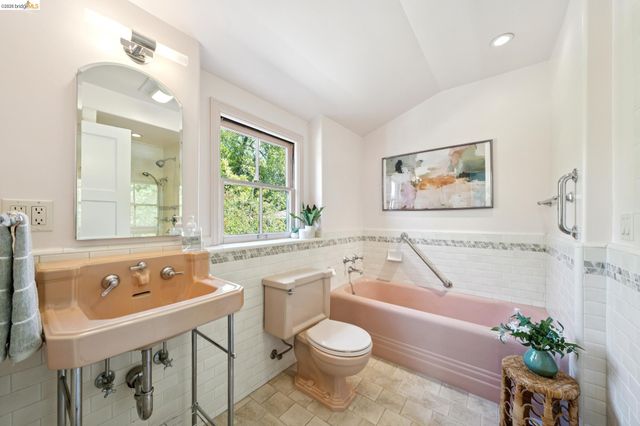 350 Florence Ave, Oakland, CA 94618