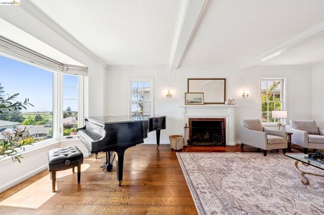 350 Florence Ave, Oakland, CA 94618