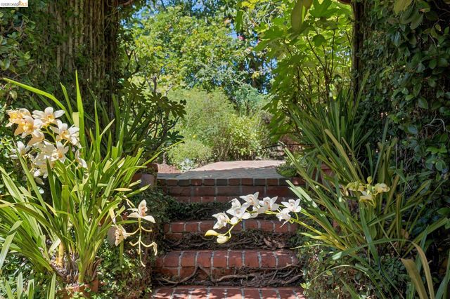 350 Florence Ave, Oakland, CA 94618