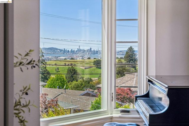 350 Florence Ave, Oakland, CA 94618